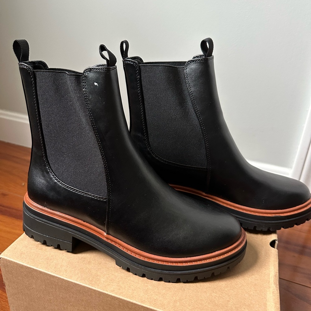 Black Leather Chelsea Ankle Boots with Chunky Sole